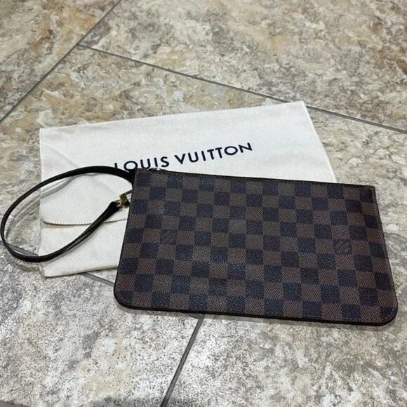 Louis Vuitton Neverfull Pochette - Picture 1 of 4